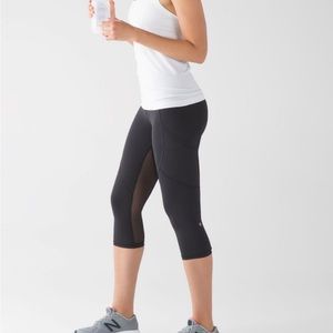 Lululemon outrun 17” crop